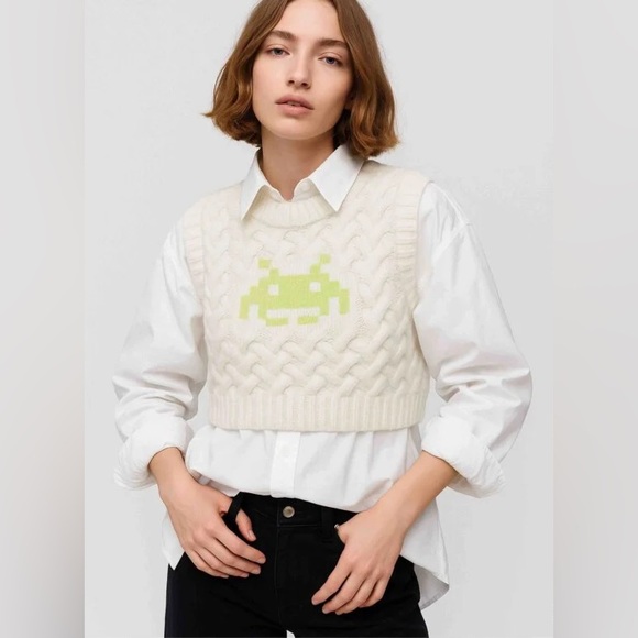 Zara Sweaters - Zara Women Jacquard Space Invaders Taito
Sweater Knit Short Vest Sz S